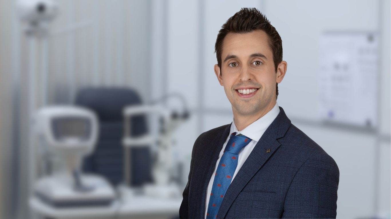 Photo of Mr Mark Lane consultant ophthalmic surgeon in birmingham and the midlands in an ophthalmology clinic