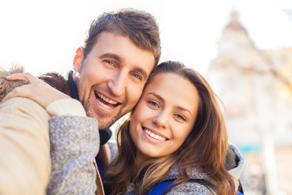 Smiling couple outdoors, symbolising freedom from glasses after laser vision correction